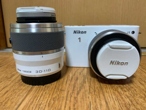 ミラーレスカメラ　Nikon J1  ニコン