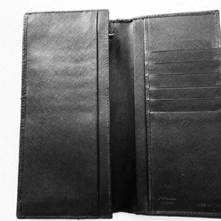 【値下げ中】PRADA 長財布 黒 サフィアーノ プラダ レザー 本革 本物の画像