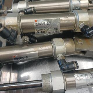 SMC製エアシリンダーCDM2B25-50の画像