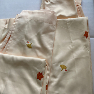 カーテン　紅葉柄　200m 2枚　の画像