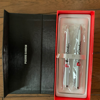 シャープペンとボールペンの画像