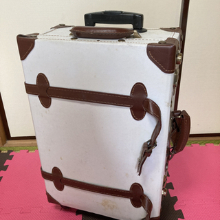 スーツケース白