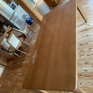 カリモクダイニングテーブルさしあげます。