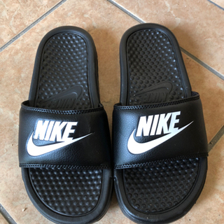 NIKE ベナッシ