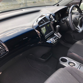 お話中　静岡県 車検R5.1 ホンダ ストリーム RSZ Sパッケージ パールホワイトの画像