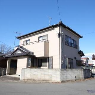 ☆人気の戸建て住宅。屋根付き駐車場１台分無料☆

２階建て住宅で...