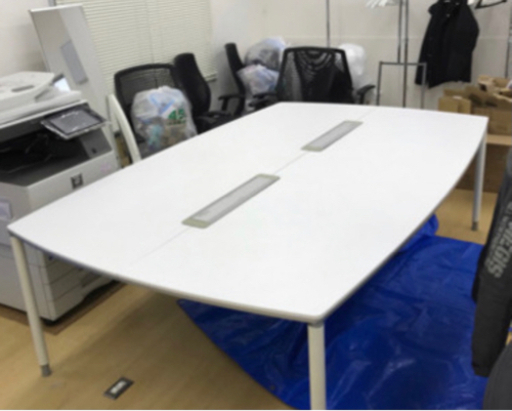 8人掛け会議テーブル　メーカー: オカムラ