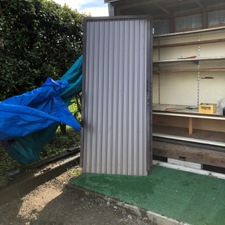 物置き扉　角波トタンと木製枠でdiy品