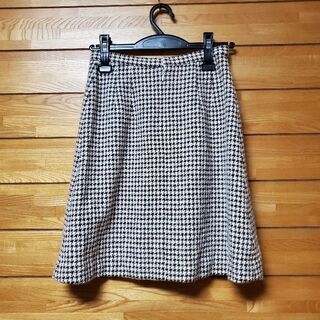 シックな格子柄のスーツの画像