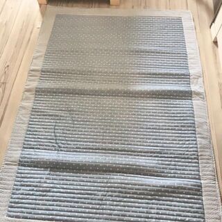 ニトリ　ひんやり冷たいキルトラグ