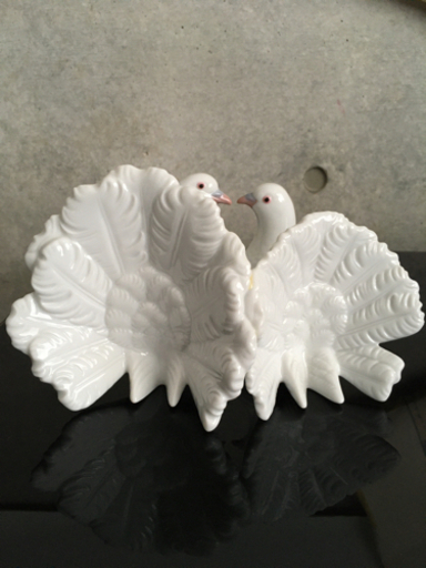リヤドロ　つがいの鳩