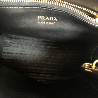 PRADA バック　黒