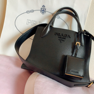 PRADA バック　黒