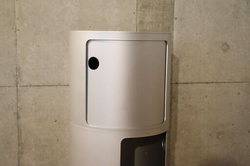 イタリアのメーカーKartell(カルテル)社の人気商品COMPONIBILI(コンポニビリ)H1 3段 キャスター付。シンプルモダンなデザインのラウンドエレメントはリビングやキッチン・オフィスなどにBH515
