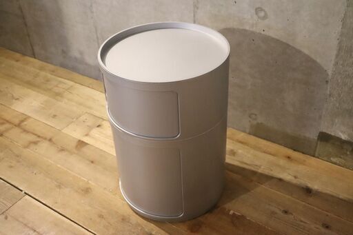 イタリアのメーカーKartell(カルテル)社の人気商品COMPONIBILI(コンポニビリ)L1/H1 2段。シンプルなデザインのラ