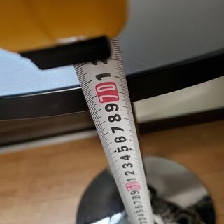 カフェ用ラウンドテーブル（高さ調節可能）中古品の画像