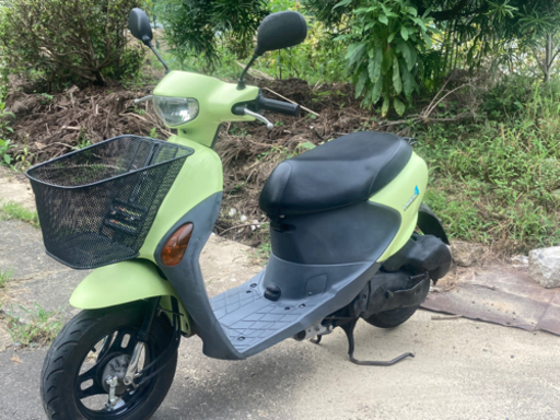 ライトグリーンの可愛いらしいレッツ4 前籠付です。