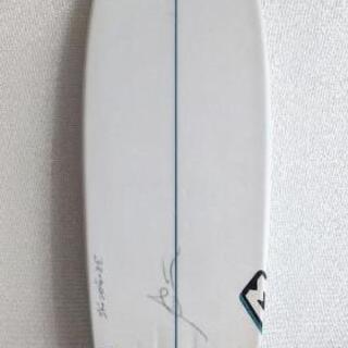 MILNE ミルン クライド 
5’4”  20 1/4   2 1/2
リッター 32.9L CLYDE サーフボードの画像