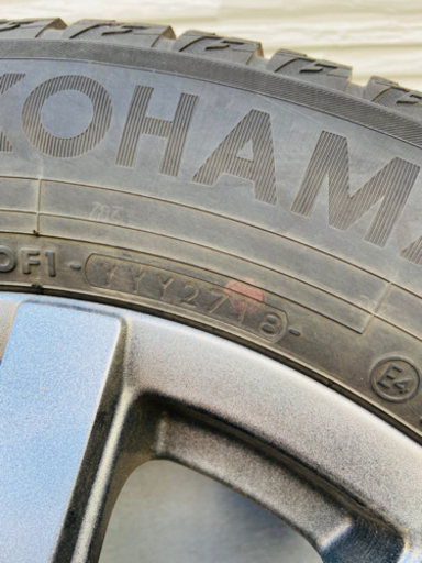 スタッドレスタイヤ　　215/60R16