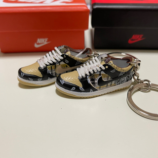 スニーカーキーホルダーTRAVIS SCOTT DUNK LOW左右セットの画像