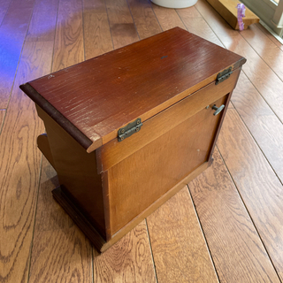 アンティークジュエリーボックスの画像