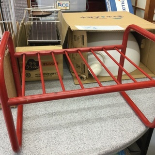 メタルラック　赤　高さ低め　卓上？　足元ラック？　