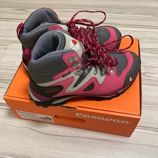 トレッキングシューズ23.5cmと靴下の画像