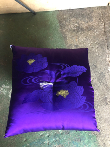 中古　美品　座布団　約67×67cm厚み約14cm