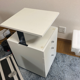 サイドテーブルの画像