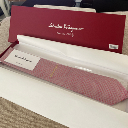 新品❣️フェラガモネクタイ