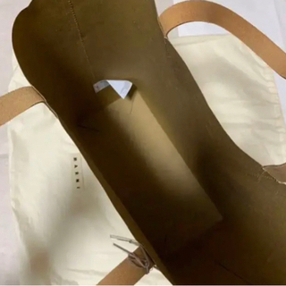 【値下げ中】未使用 MARNI マルニ セルロース ショッピング トートバッグの画像