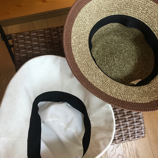 帽子２つ　の画像