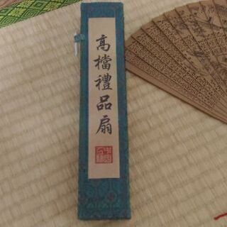新品未使用　扇子 高襠禮品扇 白檀扇子 香木扇子 透かしの画像