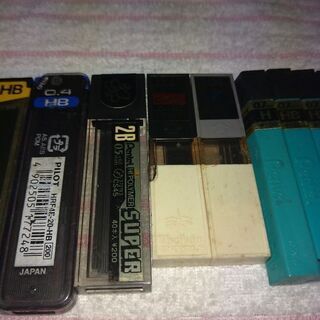 シャープペンシルの替芯　19箱の画像