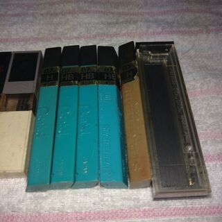 シャープペンシルの替芯　19箱の画像