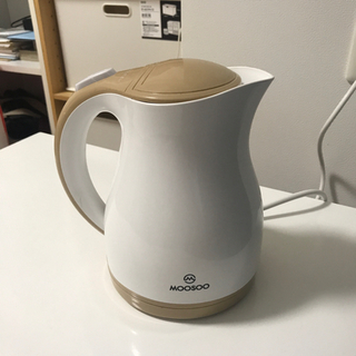 電気ポットの画像