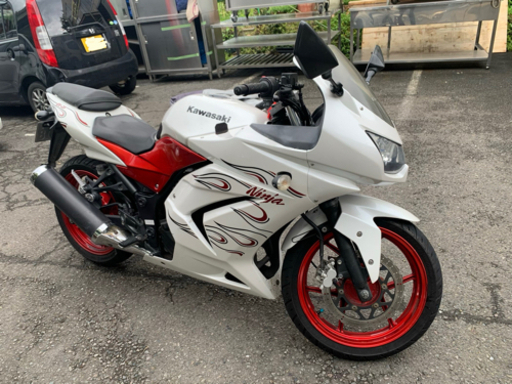 カワサキ250cc. スポーツバイク　白赤