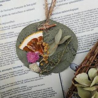 手作り。アジサイのお花畑のリースの画像