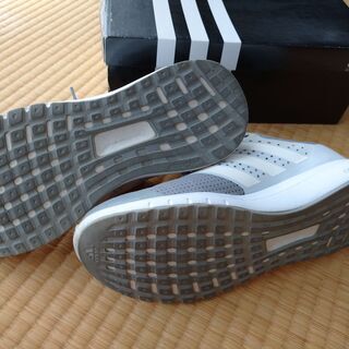 【adidas】ランニングシューズ（23.0㎝）の画像