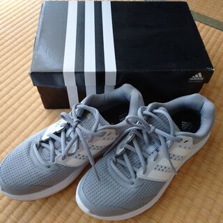 【adidas】ランニングシューズ（23.0㎝）