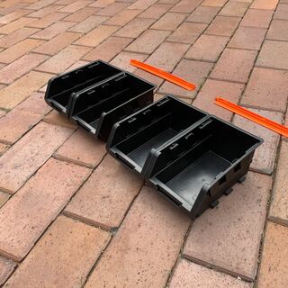 ガレージの小物整理に　未使用収納ケース
