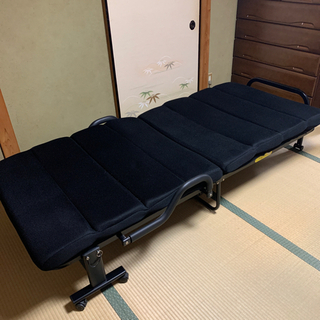 折り畳みベッドの画像