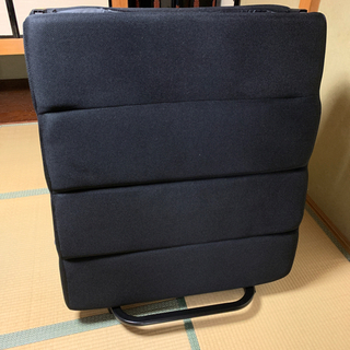 折り畳みベッドの画像