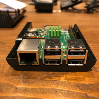Raspberry Pi3 B+マザーボード＆ケース＆バッファローWEBカメラの画像