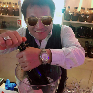 時給2000円～完全日払い！送迎あり。ホールスタッフ堺市天神SANCHEZの画像