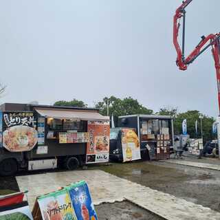 移動販売で公園や空きスペースを収入源＆地域創生の拠点に！日替わりの移動販売車（キッチンカー）を誘致します。 - その他