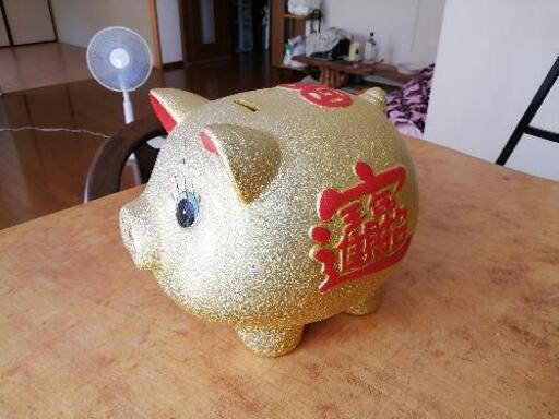 金のブタの貯金箱