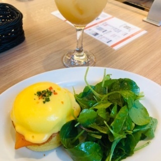 金曜日の夜に！今から飲める人いますか？✨🍷😉