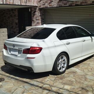 検査4年2月535i MスポーツPKG 306PSターボ/サンルーフ/デイライト/黒革/HDDナビ/idrive/地デジ/バックカメラ/パドルシフト/記録簿/ミラーETCの画像