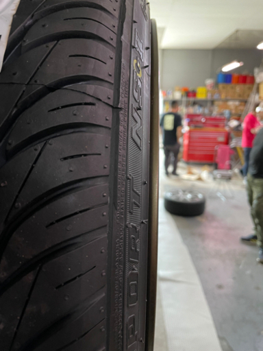 18インチ114.3/100マルチ　9.5j＋19 ホイール4本　新品タイヤ付き